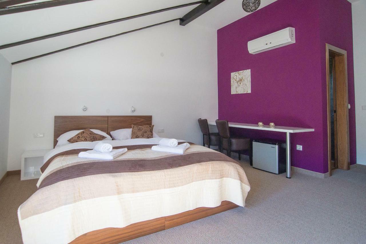Black Queen Guesthouse กราโบวาซ ภายนอก รูปภาพ